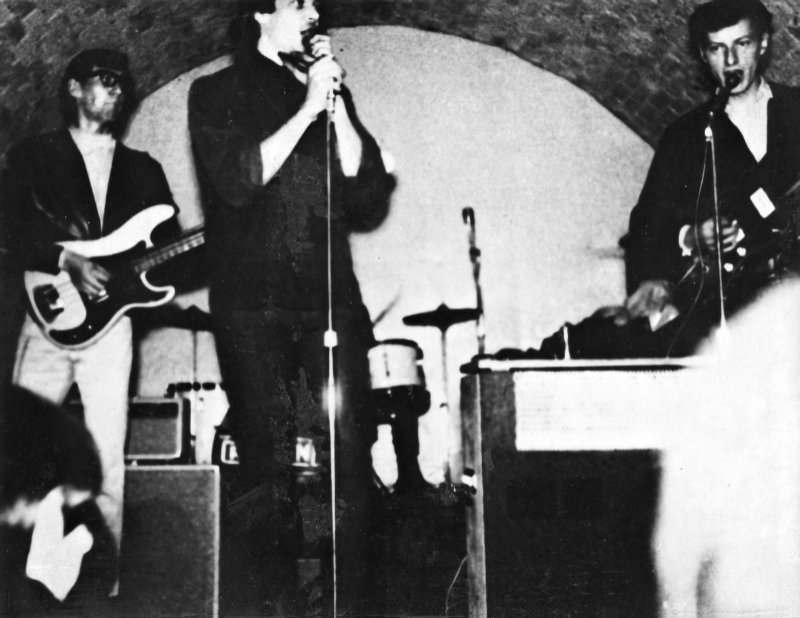 The Crescendos on stage at The
                              Cavern